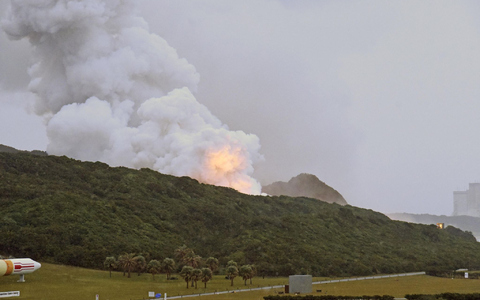 Erneut geht ein Triebwerk für die japanische Kleinrakete Epsilon S in Flammen auf.  - Foto: ./kyodo/dpa