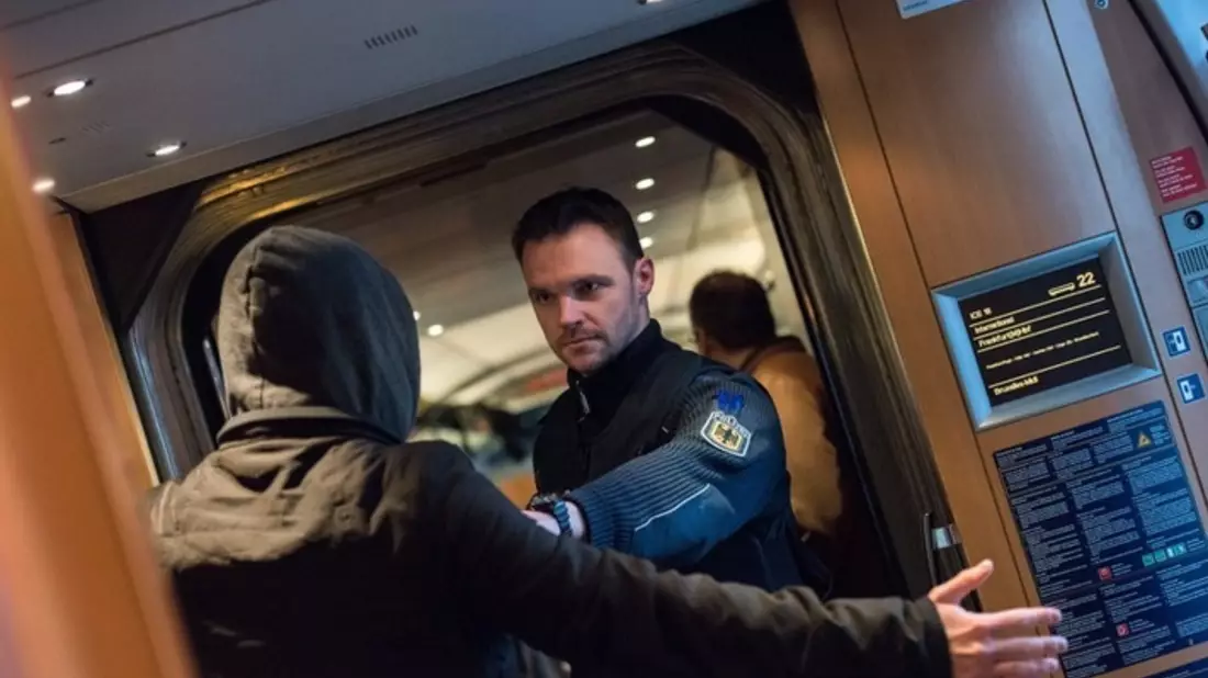 Bundespolizeidirektion München: Frau ins Gesicht getreten/ Bundespolizei bringt Gewalttäter hinter Gitter - Bild: presseportal.de