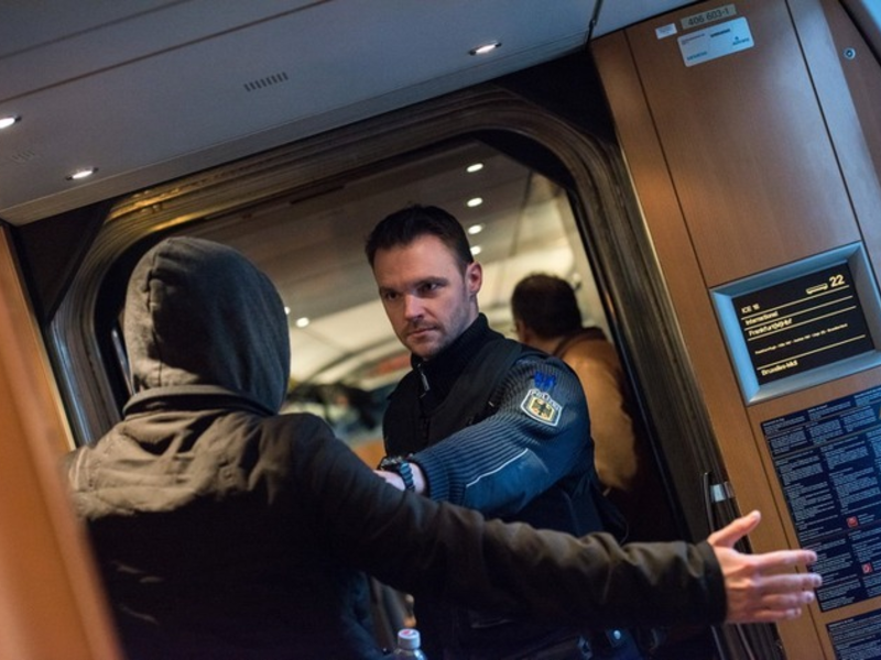 Bundespolizeidirektion München: Frau ins Gesicht getreten/ Bundespolizei bringt Gewalttäter hinter Gitter - Foto: presseportal.de