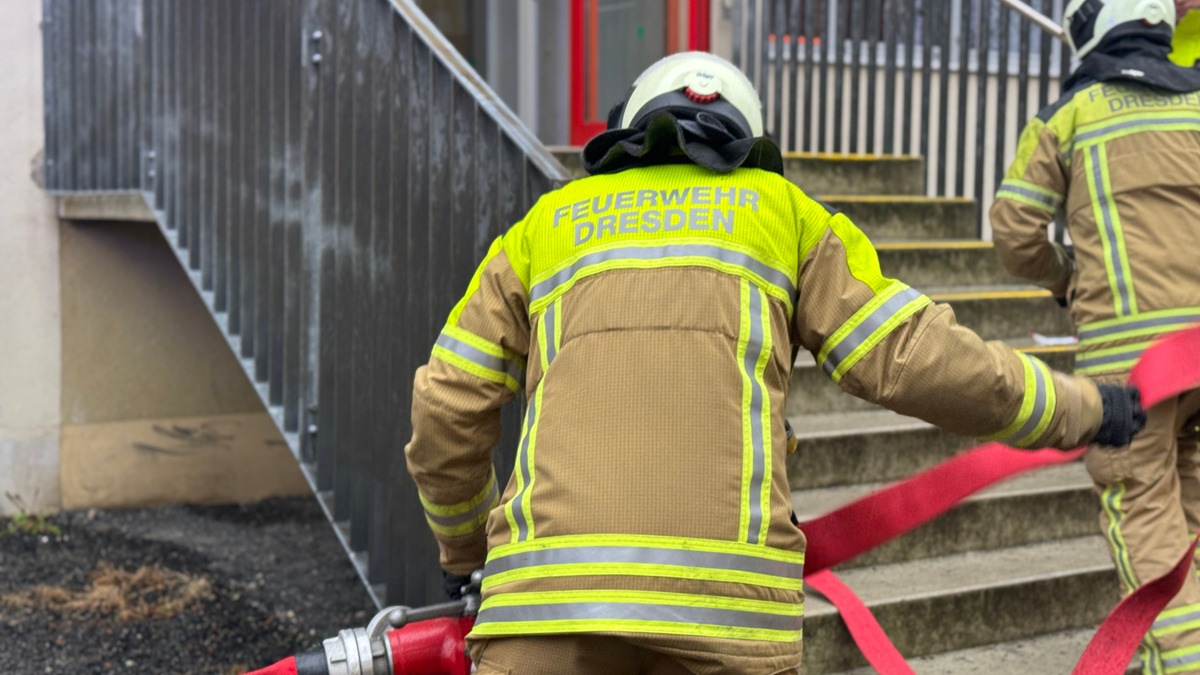 FW Dresden: Brand in Schule für Gehörlose und Hörgeschädigte - keine Verletzten - Foto: presseportal.de