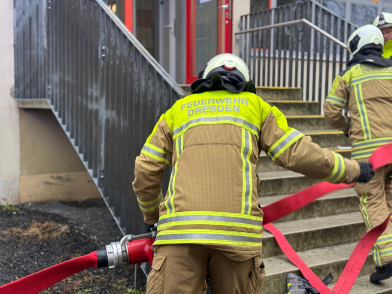 FW Dresden: Brand in Schule für Gehörlose und Hörgeschädigte - keine Verletzten - Foto: presseportal.de