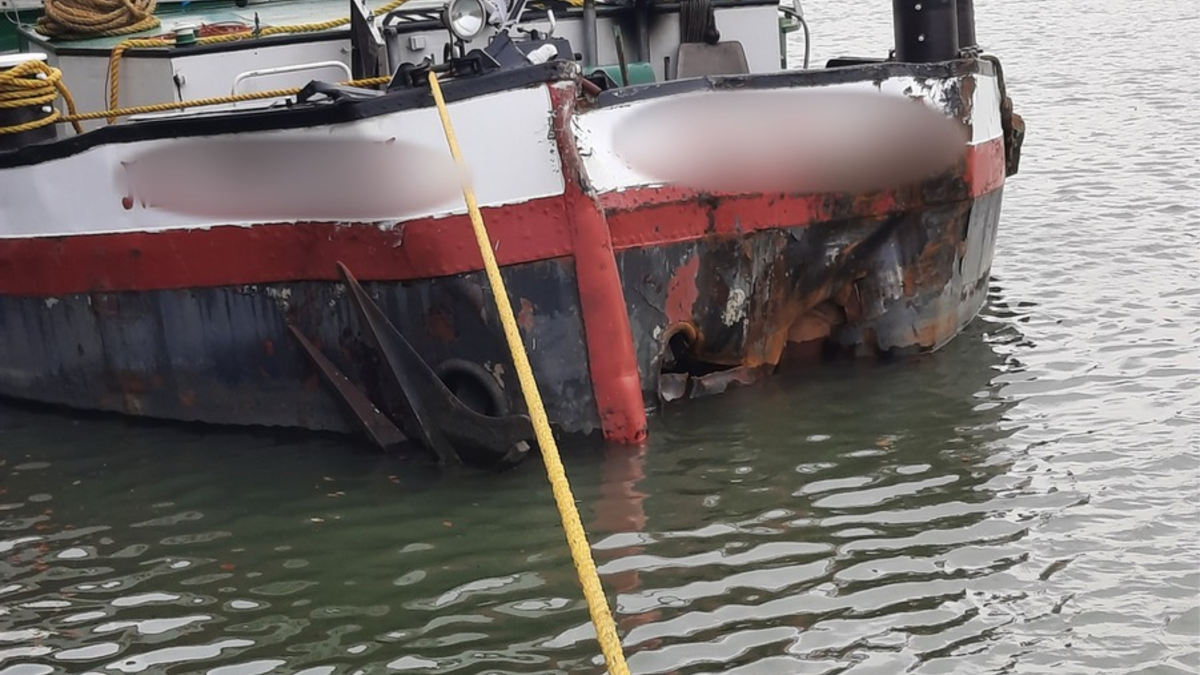 POL-DU: Hünxe/Duisburg: Zwei Schiffe kollidierten auf dem Wesel-Datteln-Kanal miteinander - Foto: presseportal.de