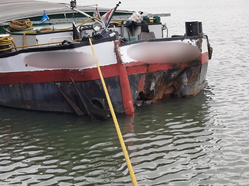 POL-DU: Hünxe/Duisburg: Zwei Schiffe kollidierten auf dem Wesel-Datteln-Kanal miteinander - Foto: presseportal.de
