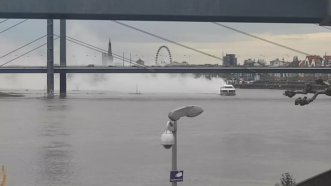 POL-DU: Düsseldorf/Duisburg: Schwelbrand auf Fahrgastschiff - Bild: presseportal.de