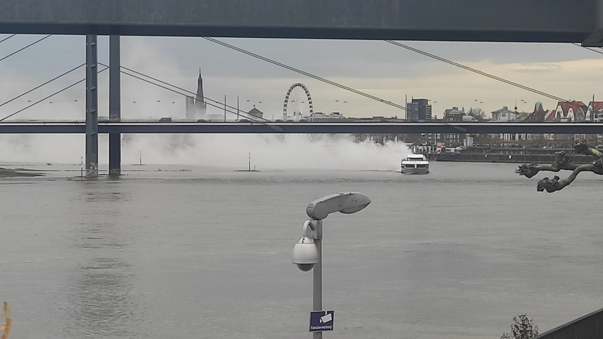 POL-DU: Düsseldorf/Duisburg: Schwelbrand auf Fahrgastschiff - Foto: presseportal.de