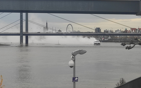 POL-DU: Düsseldorf/Duisburg: Schwelbrand auf Fahrgastschiff - Foto: presseportal.de