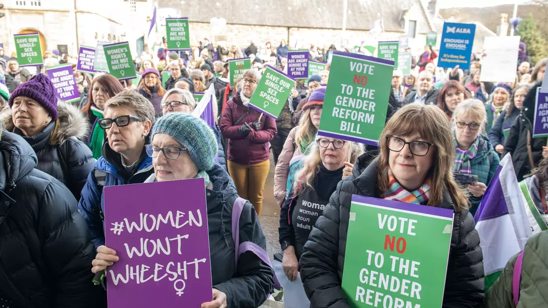 Gegner kritisieren, dass Männer liberale Gendergesetze missbrauchen könnten. (Archivbild) - Bild: Lesley Martin/PA Wire/dpa