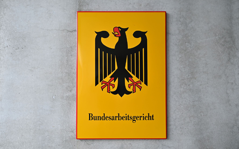 Höchstrichterliches Urteil zur Beteiligung des Betriebsrats bei Eingruppierung von freigestellten Mitgliedern des Gremiums: Die Arbeitgeberin bekam Recht. (Archivbild) - Foto: Martin Schutt/dpa/dpa-tmn