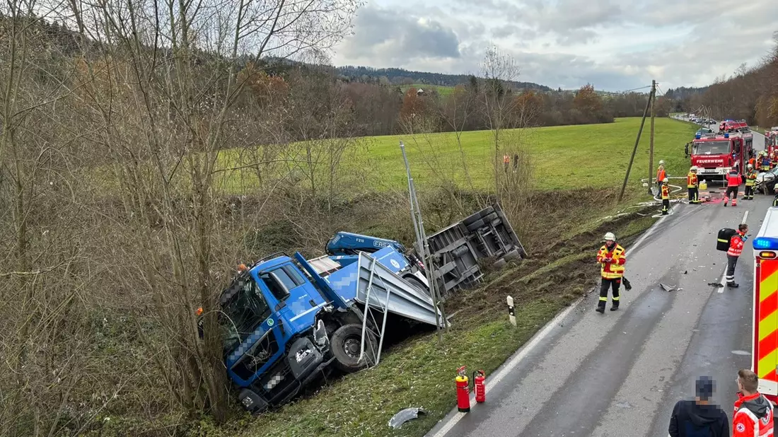 KFV Bodenseekreis: L204: Verkehrsunfall zwischen LKW und PKW - Fahrer eingeklemmt - Bild: presseportal.de