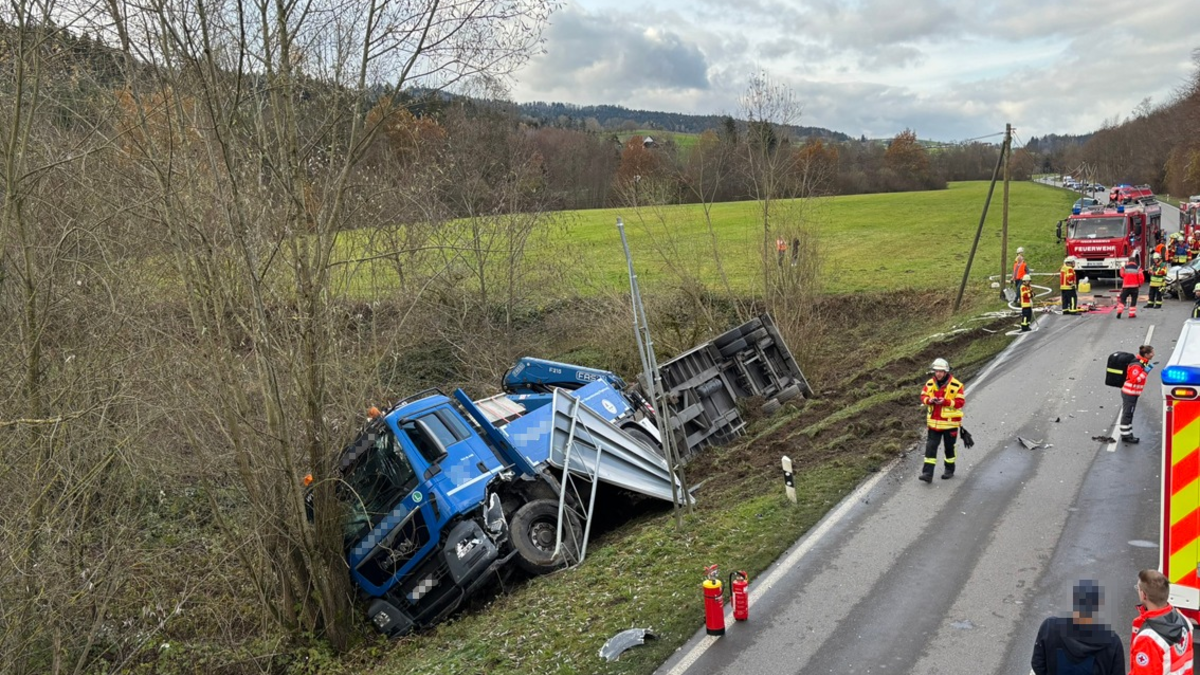 KFV Bodenseekreis: L204: Verkehrsunfall zwischen LKW und PKW - Fahrer eingeklemmt - Foto: presseportal.de