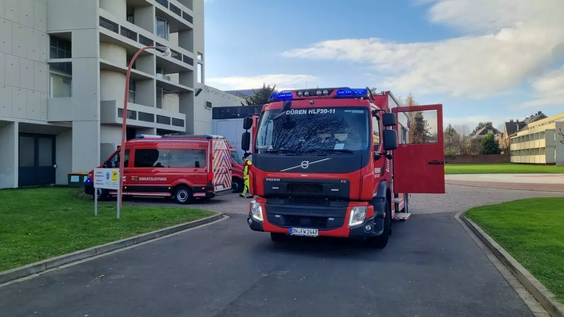 FW Düren: Schnelles Eingreifen verhindert größere Schäden bei Brand im Krankenhaus - Bild: presseportal.de