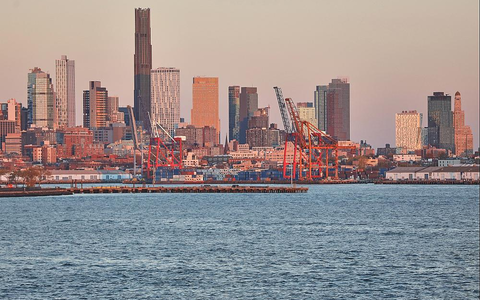 Industrieanlagen und Hafen in New York/Brooklyn (Archiv) - Foto: über dts Nachrichtenagentur