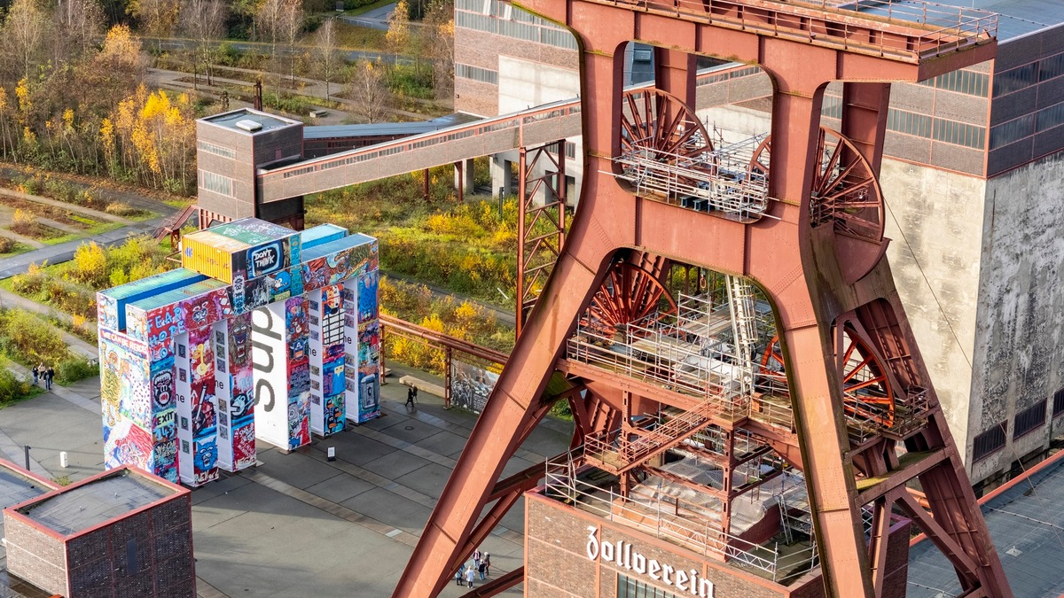 Ein Zeichen der Demokratie auf dem UNESCO-Welterbe Zollverein / Global Gate mit 2.000 Quadratmetern Kunst - Foto: presseportal.de