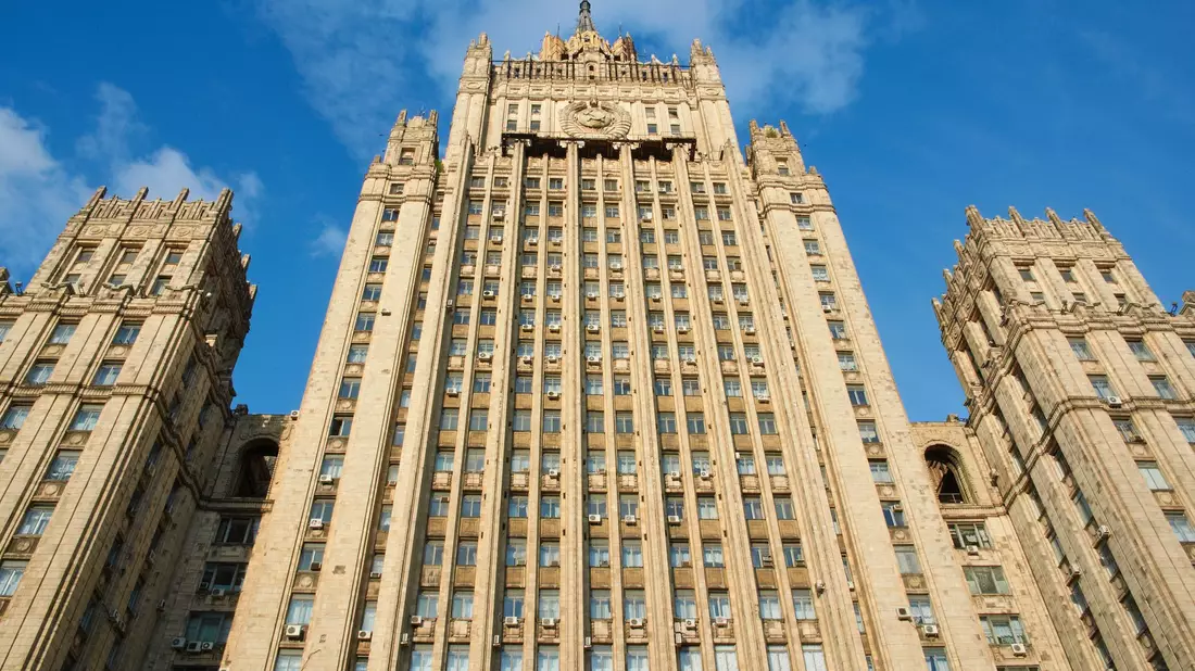 Auf neue britische Sanktionen hat das russische Außenministerium eine ganz eigene Antwort parat. (Archivbild) - Bild: Bernd Thissen/dpa