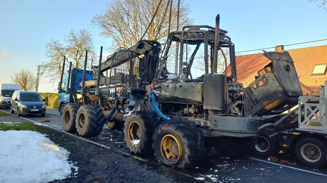 POL-NB: Fahrzeugbrand auf der L 22, Behrenwalde - Bild: presseportal.de