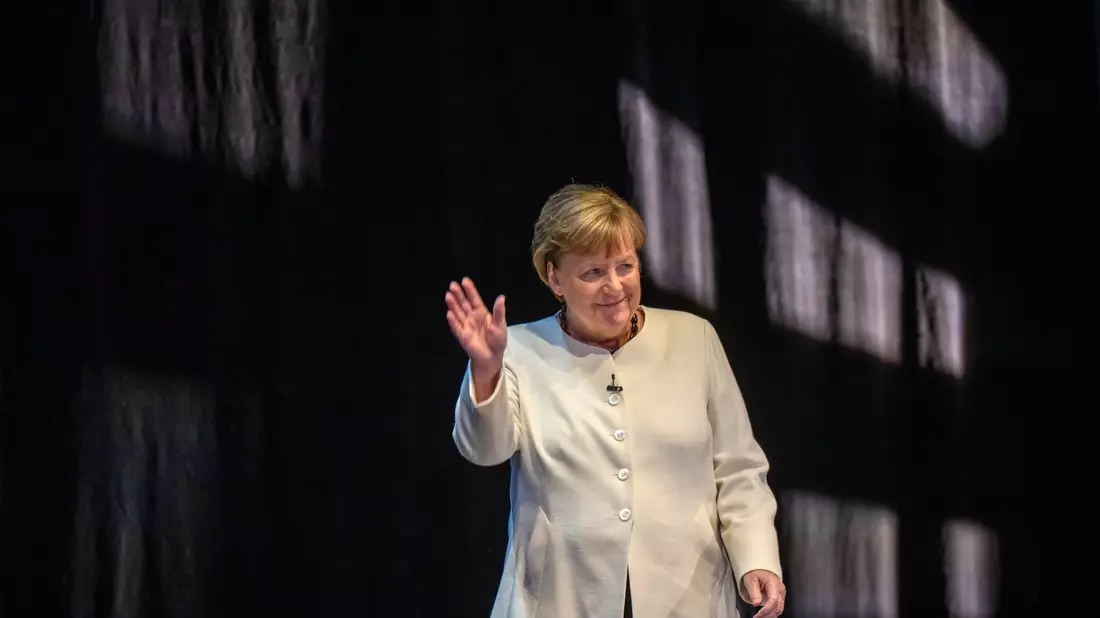 Die frühere Bundeskanzlerin Angela Merkel gibt sich bei der Vorstellung ihrer Memoiren schlagfertig und ein wenig selbstkritisch. - Bild: Michael Kappeler/dpa