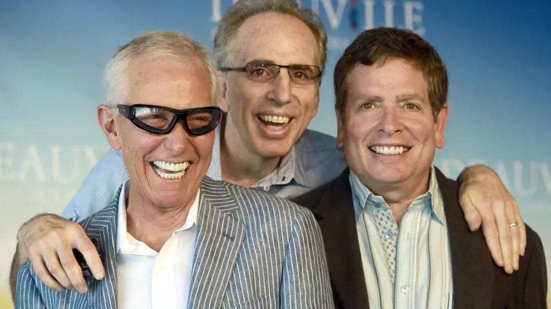 Komödien-Genie Jim Abrahams (links) - hier mit Jerry Zucker und David Zucker im Jahr 2009 - ist jetzt mit 80 Jahren gestorben. (Archivfoto)  - Bild: picture alliance / Daniel Joubert/EPA/dpa