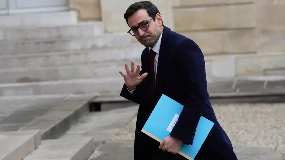 Profitiert vom Streit seines Landsmannes Breton mit Ursula von der Leyen: Stéphane Séjourné. (Archivbild) - Bild: Michel Euler/AP/dpa
