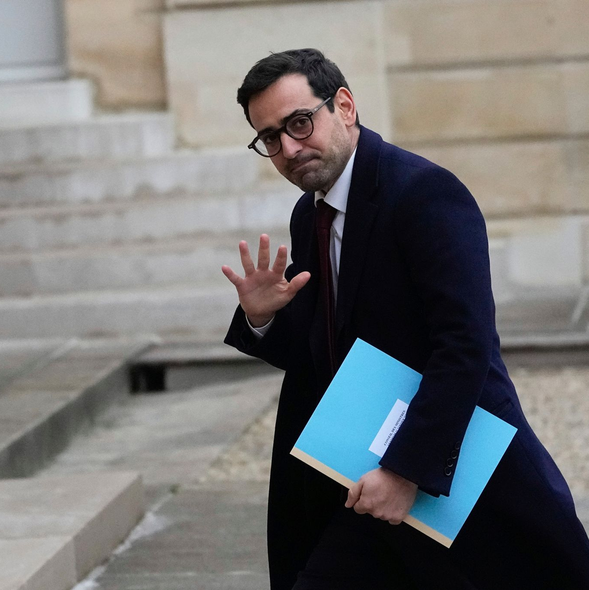 Profitiert vom Streit seines Landsmannes Breton mit Ursula von der Leyen: Stéphane Séjourné. (Archivbild) - Foto: Michel Euler/AP/dpa