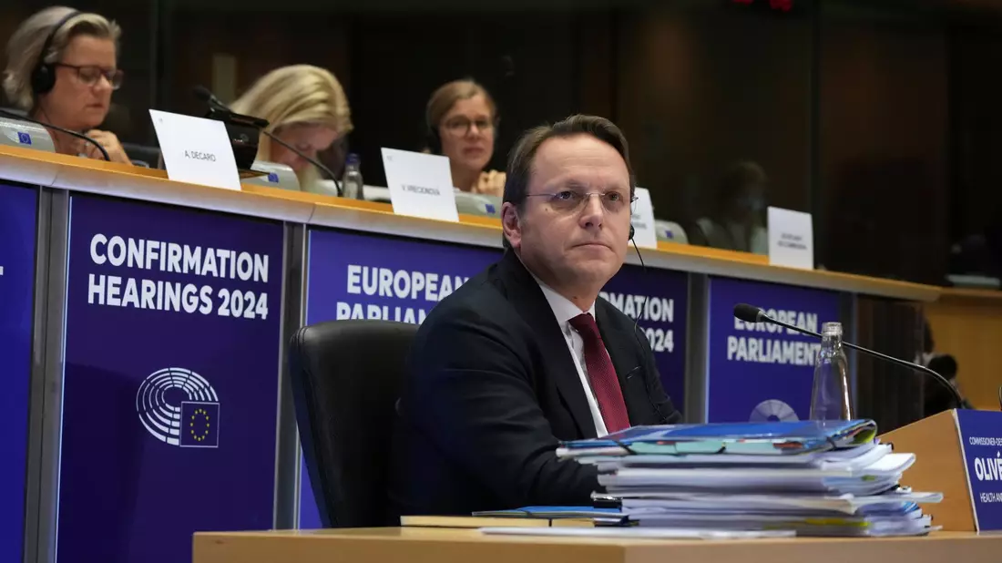 Hat wegen seiner engen Kontakte zu Viktor Orban keinen leichten Stand in Brüssel: Olivier Varhelyi. (Archivbild) - Bild: Virginia Mayo/AP/dpa