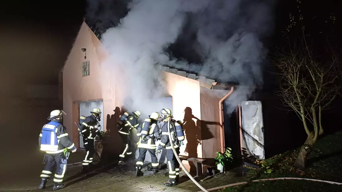 FW-DO: Garagenbrand in Dortmund-Mengede - Bild: presseportal.de