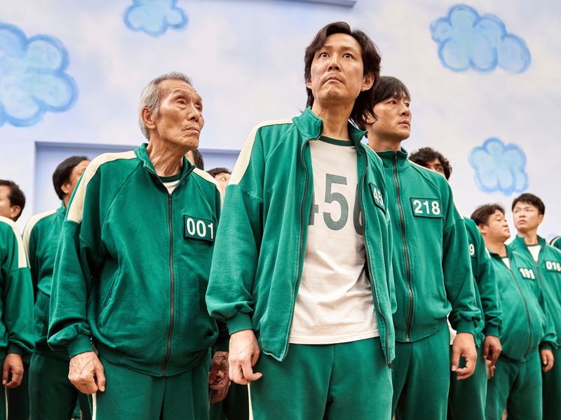 Auch das ikonische «Rotes Licht, grünes Licht» ist wieder eines der Spiele, bei denen es um Leben und Tod geht. (Illustration) - Foto: Noh Juhan/Netflix via AP/dpa