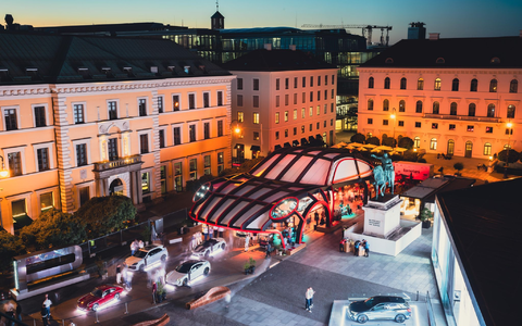 Einer der umstrittenen Open Spaces in der Innenstadt bei der IAA 2023. (Archivbild) - Foto: Martin Schulz/dpa
