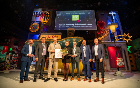 Klima-Kiste gewinnt ADAC Publikumspreis / Deutscher Tourismuspreis in Hamburg verliehen / Platz 1 geht an Urlaub. Ganz ohne eigenes Auto. SMILE24 - Mobil in der Region an Schlei und Ostsee - Foto: presseportal.de