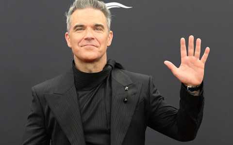 Robbie Williams hat als neuer Musikbotschafter der Fifa eine neue Hymne für den Weltfußballverband komponiert. (Archivfoto) - Foto: Felix Hörhager/dpa