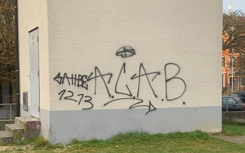 POL-UL: (UL) Laichingen - Dienstgebäude und Umspannstation besprüht / Unbekannte besprühten am Dienstag oder Mittwoch die Fassaden zweier Gebäude in der Laichinger Innenstadt. Zeugen sucht nun die Polizei. - Foto: presseportal.de