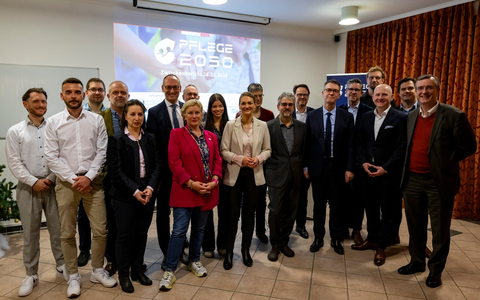 Bayerns Staatsministerin für Gesundheit, Pflege und Prävention, Judith Gerlach, besucht Pflege 2030-Modelleinrichtung Haus Curanum Karlsfeld - Foto: presseportal.de Bayerns Staatsministerin für Gesundheit, Pflege und Prävention, Judith Gerlach, besucht Pflege 2030-Modelleinrichtung Haus Curanum Karlsfeld - Foto: presseportal.de