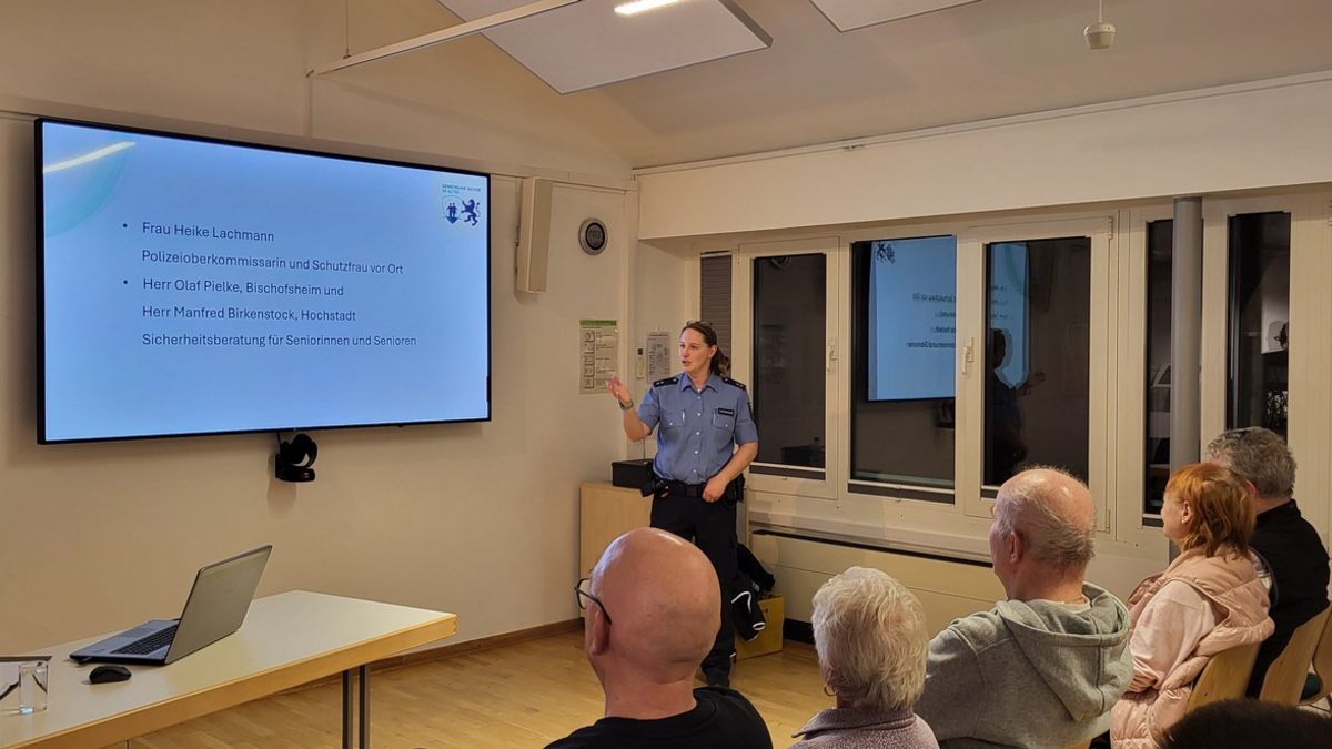 POL-OF: Forum Hanau: Schusswaffenträger sorgt für Polizeieinsatz; Seniorenberatung vor Ort: Mehr als 30 Seniorinnen und Senioren nahmen teil und Trickbetrüger ergaunern größere Summe Bargeld - Foto: presseportal.de