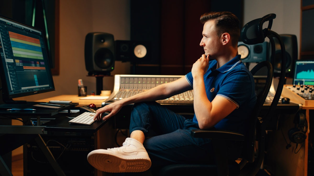 1.000 Euro im Monat als Sprecher - Experte verrät, wie man sich von zuhause aus ein zweites Standbein aufbaut - Foto: presseportal.de