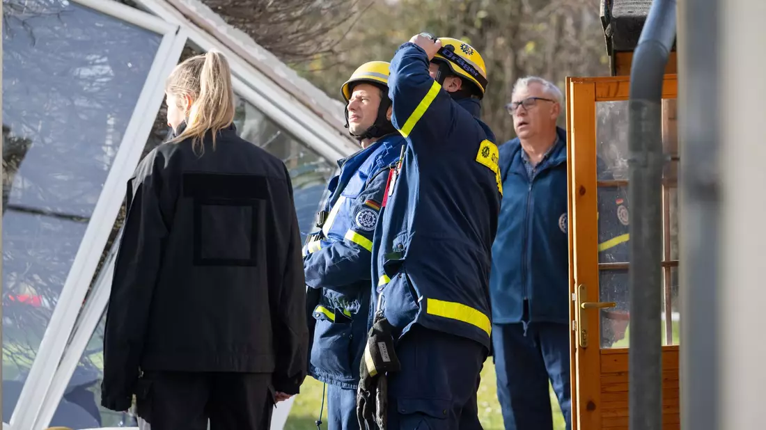 Beschädigtes Haus nach vermutlicher Explosion - Bild: Boris Roessler/dpa