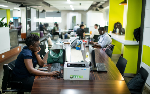 In Àrmeren LÀndern kann ein Internet-Zugang fast ein Drittel des Monatseinkommens kosten (Archivbild) - Foto: Bernd von Jutrczenka/dpa In Àrmeren LÀndern kann ein Internet-Zugang fast ein Drittel des Monatseinkommens kosten (Archivbild) - Foto: Bernd von Jutrczenka/dpa