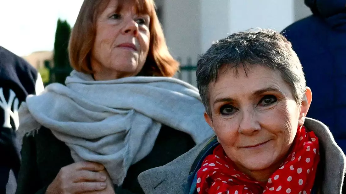 Anwältin Zavarro weist die Mitangeklagten zur Verwantwortung. - Bild: Christophe Simon/AFP/dpa