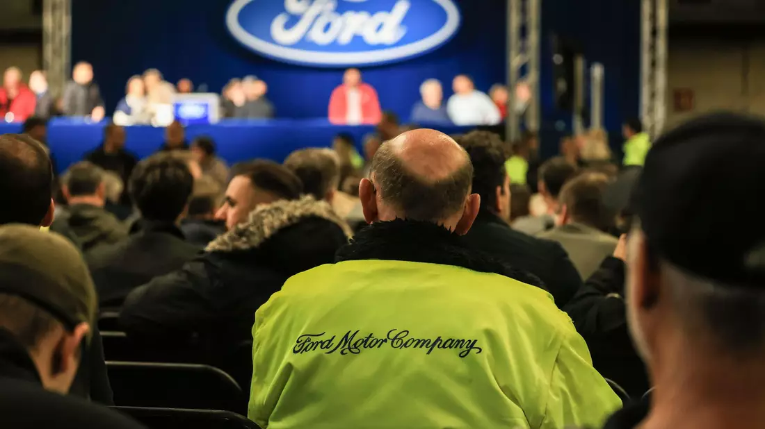 Viele Ford-Mitarbeiter in Köln sorgen sich um ihre Arbeitsplätze. - Bild: Oliver Berg/dpa