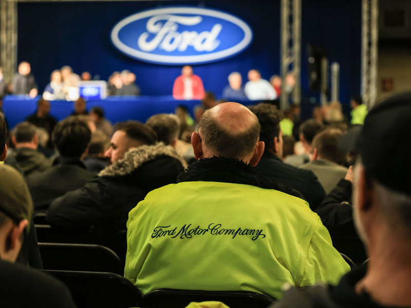 Viele Ford-Mitarbeiter in Köln sorgen sich um ihre Arbeitsplätze. - Foto: Oliver Berg/dpa