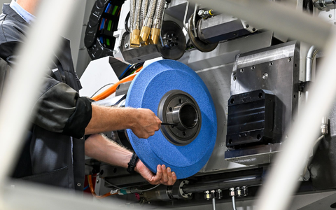 In der deutschen Industrie planen immer mehr Unternehmen, die Belegschaft zu reduzieren. (Archivbild) - Foto: Jens Kalaene/dpa