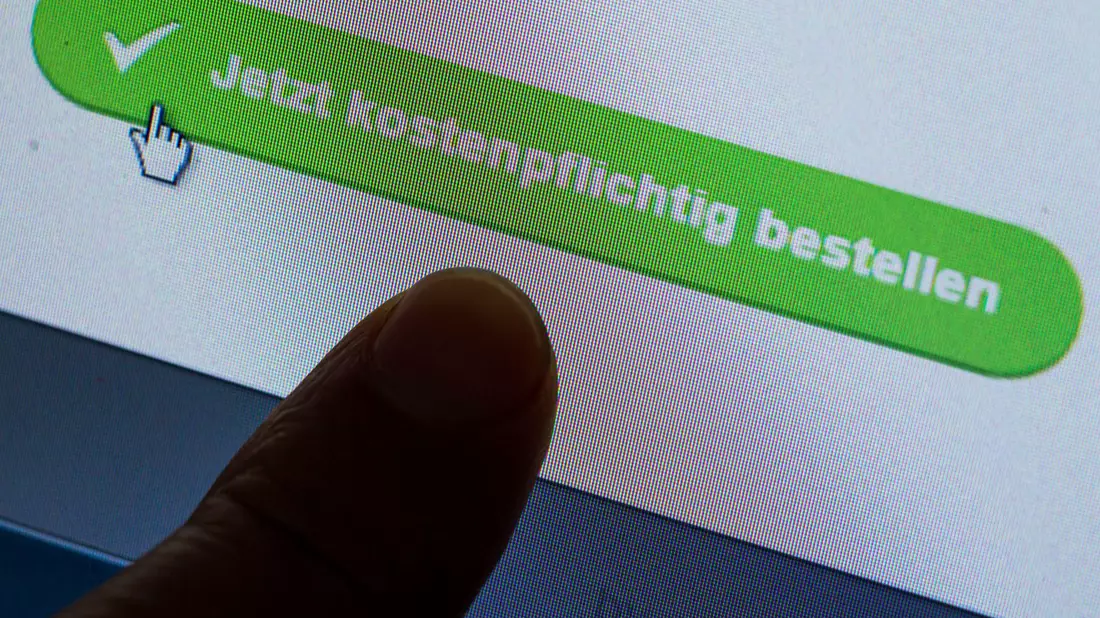 Manche Angebote sind das Werk von Betrügern. (Illustration) - Bild: Jens Büttner/dpa