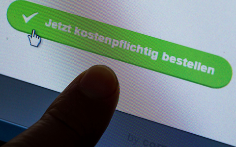 Online-Shopping immer beliebter (Symbolbild) - Foto: Jens Büttner/dpa