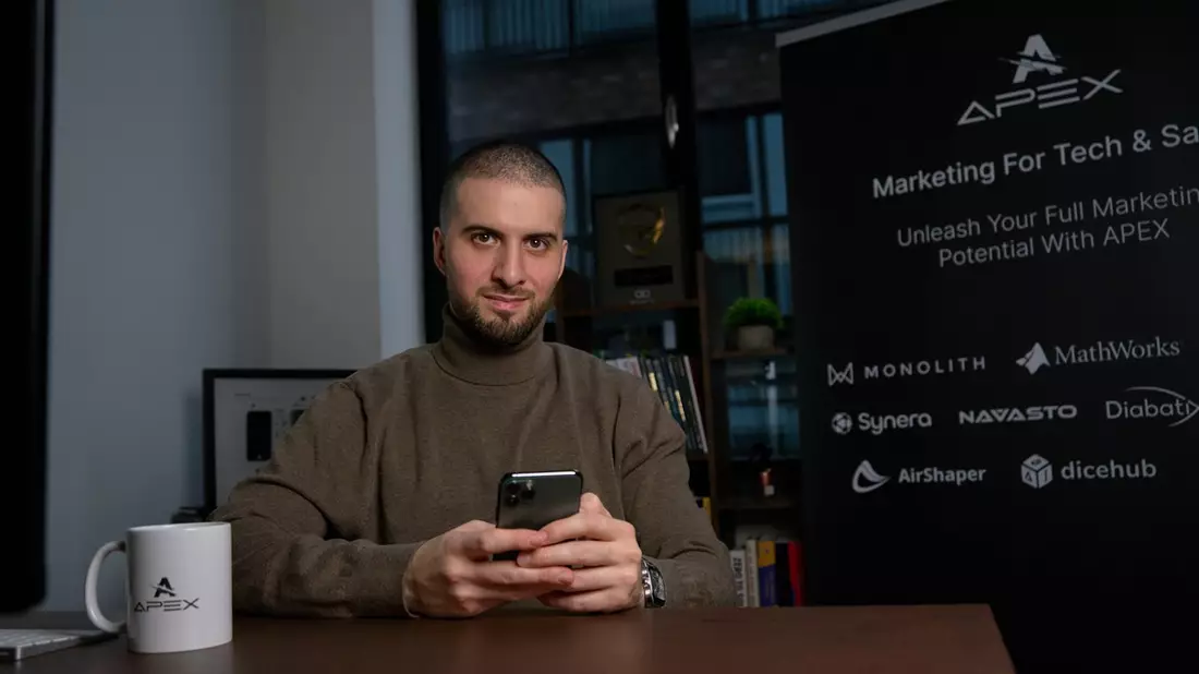 Jousef Murad von APEX Consulting: Wie Paid Ads im B2B-Bereich zu einer konsistenten Gewinnung von hochpreisigen Kunden führen - Bild: presseportal.de