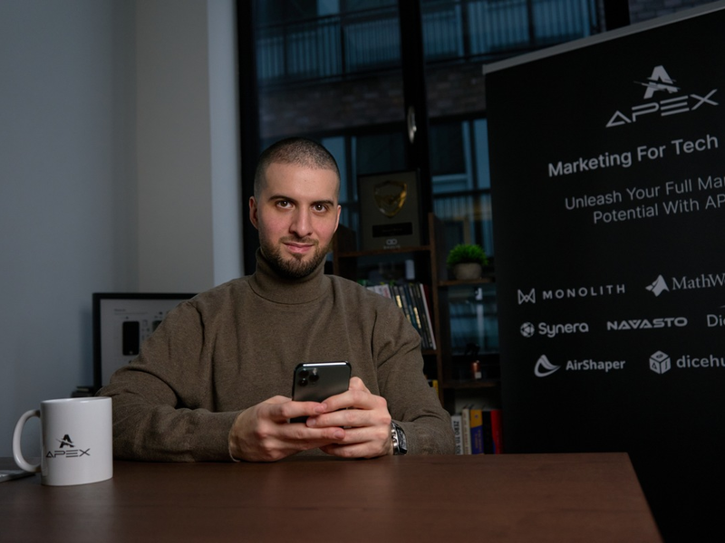 Jousef Murad von APEX Consulting: Wie Paid Ads im B2B-Bereich zu einer konsistenten Gewinnung von hochpreisigen Kunden führen - Foto: presseportal.de