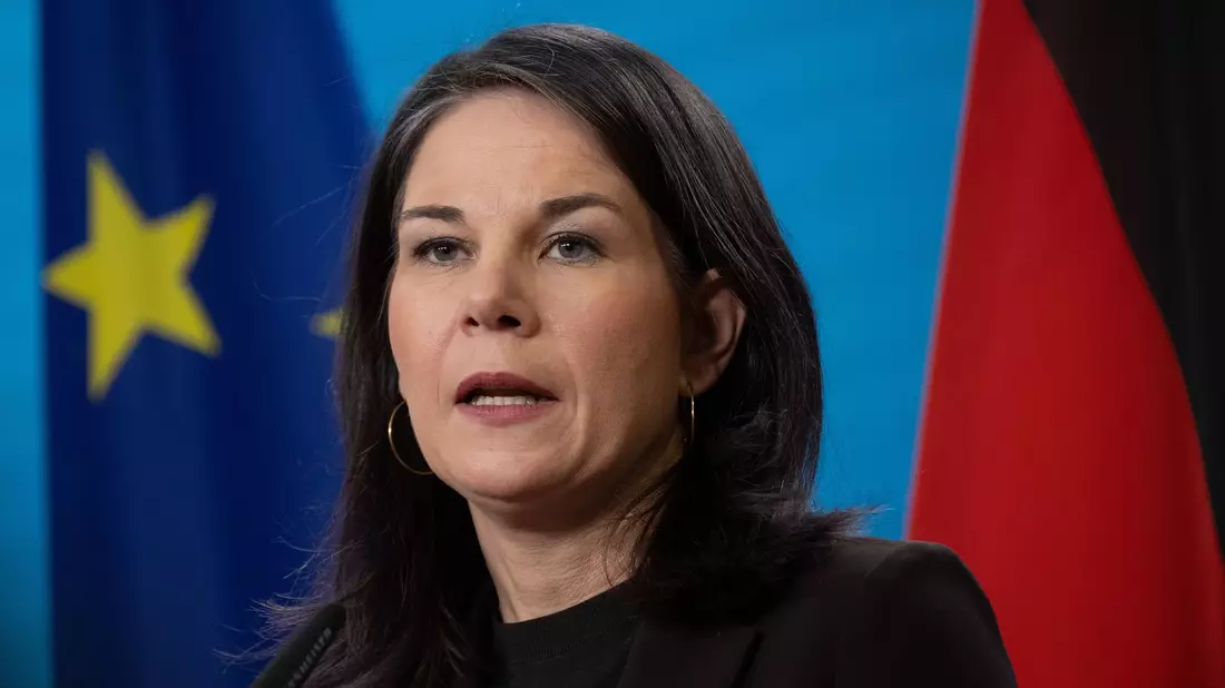 Außenministerin Baerbock nennt die Ausweisung zweier ARD-Mitarbeiter inakzeptabel.  - Bild: Sebastian Christoph Gollnow/dpa