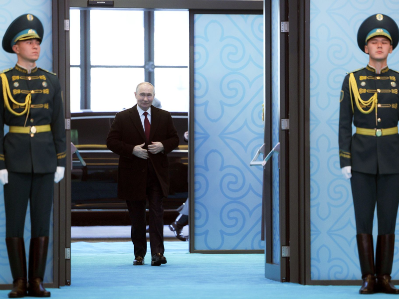 Bei einer Sitzung des Militärbündnisses OVKS droht Kremlchef Putin weitere Schläge mit seiner neuen ballistischen Rakete an. - Foto: Gavriil Grigorov/Pool Sputnik Kremlin/AP/dpa