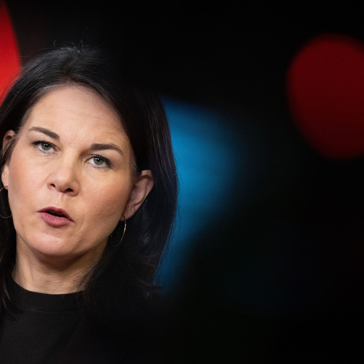 Baerbock wirft Russland vor, bewusst falsche Angaben zur Ausweisung russischer Journalisten zu machen. - Foto: Sebastian Christoph Gollnow/dpa