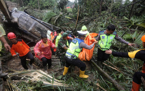 Erdrutsche hatten zahlreiche Menschen verschüttet. - Foto: Binsar Bakkara/AP/dpa
