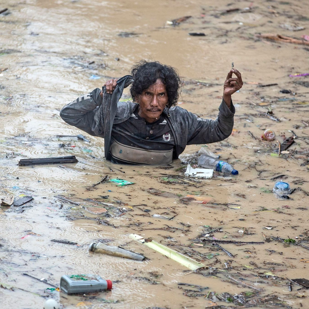 Das Ausmaß der Schäden ist noch unklar. - Foto: Binsar Bakkara/AP/dpa