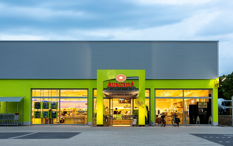 Alnatura mit Umsatzplus im JubilÀumsjahr / Top bei Kundenzufriedenheit / Alnatura setzt neuen Standard beim Tierwohl - Foto: presseportal.de Alnatura mit Umsatzplus im JubilÀumsjahr / Top bei Kundenzufriedenheit / Alnatura setzt neuen Standard beim Tierwohl - Foto: presseportal.de