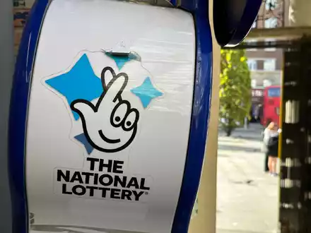 177 Millionen Pfund bedeuten den drittgrößten Jackpot der britischen Lotto-Geschichte. (Archivbild) - Foto: Benedikt von Imhoff/dpa
